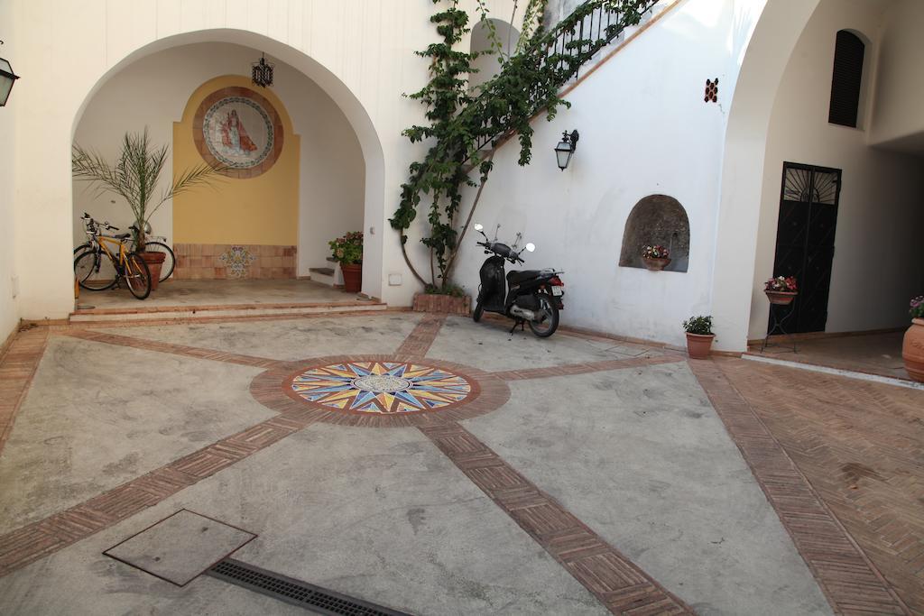 Le Terrazze Di Cristina Bed & Breakfast Vietri Екстериор снимка