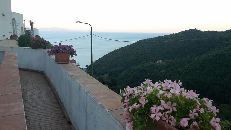 Le Terrazze Di Cristina Bed & Breakfast Vietri Екстериор снимка