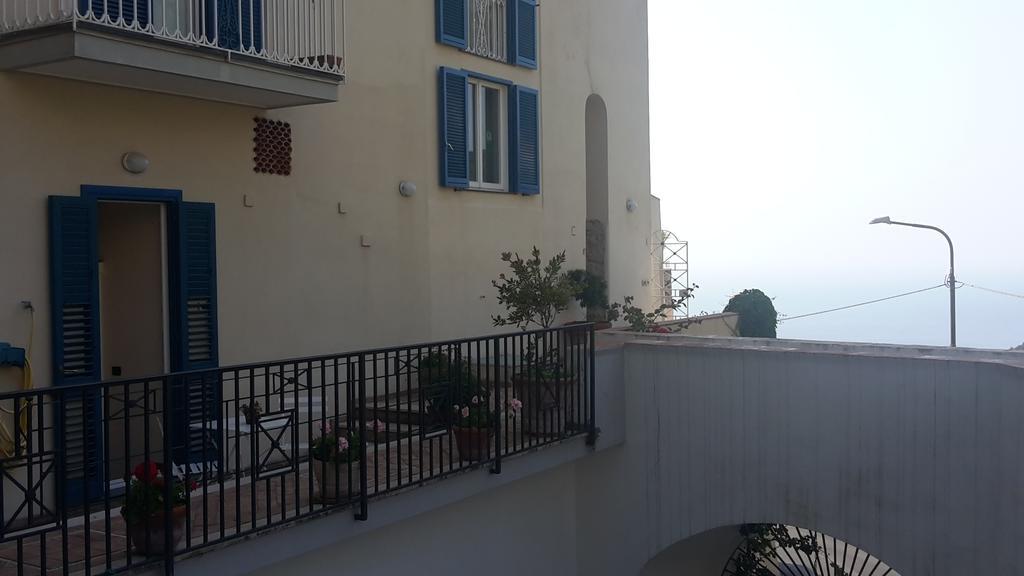 Le Terrazze Di Cristina Bed & Breakfast Vietri Екстериор снимка
