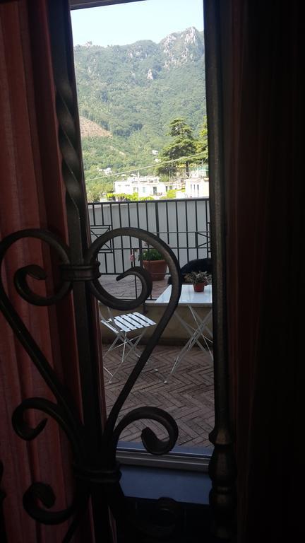 Le Terrazze Di Cristina Bed & Breakfast Vietri Екстериор снимка