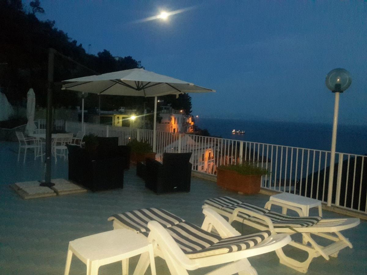 Le Terrazze Di Cristina Bed & Breakfast Vietri Екстериор снимка