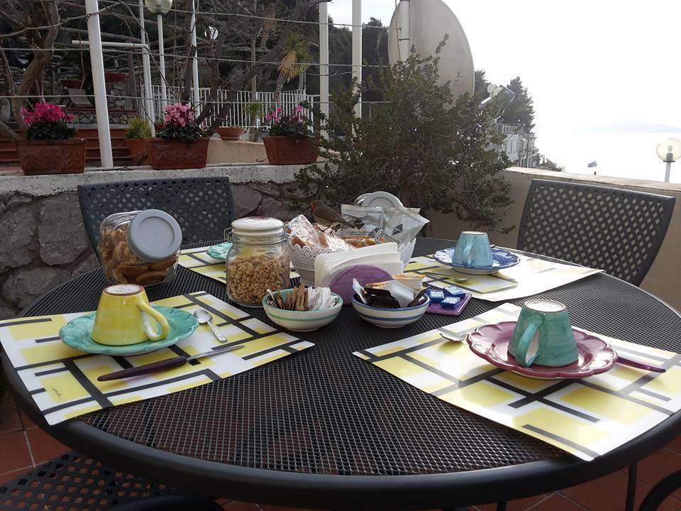 Le Terrazze Di Cristina Bed & Breakfast Vietri Екстериор снимка